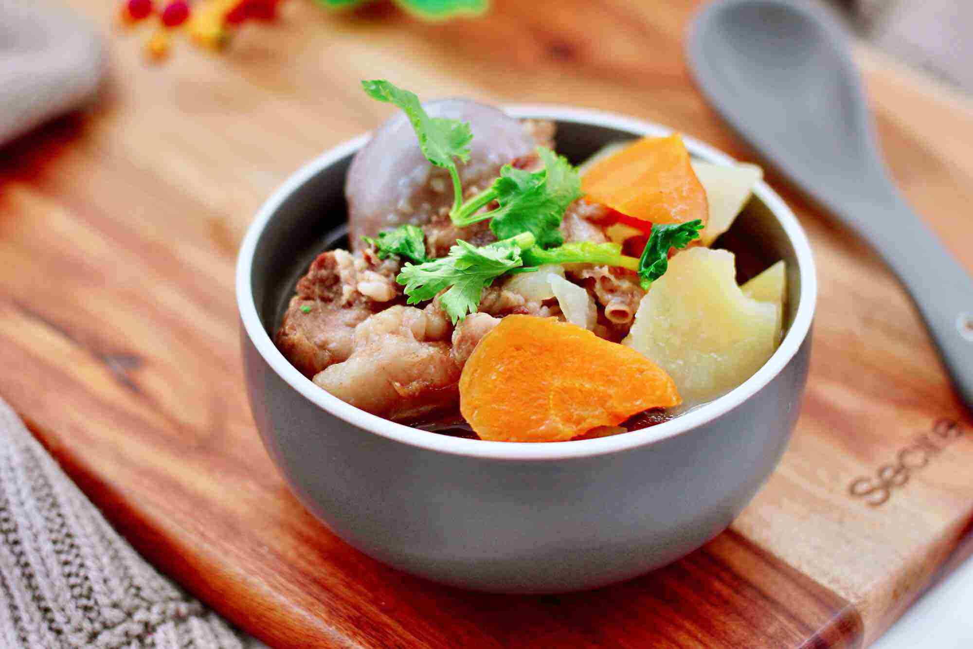 Cách nấu khoai tây hầm xương ngon