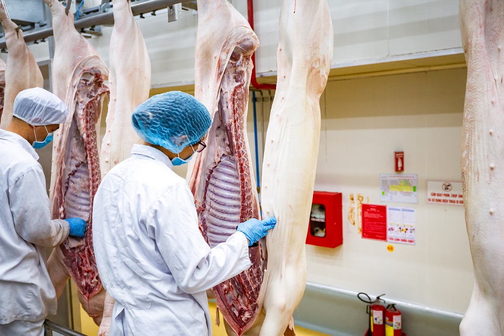 thit-heo-duoc-kiem-dich-3-tuyen-truoc-khi-xuat-kho.jpg